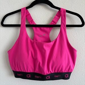 GapFit 4 Way sports bra